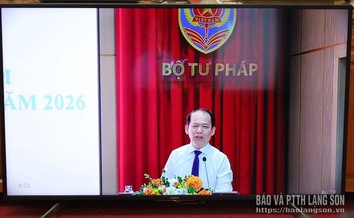 Đồng chí Bộ trưởng Bộ Tư pháp phát biểu kết luận hội nghị tại điểm cầu chính