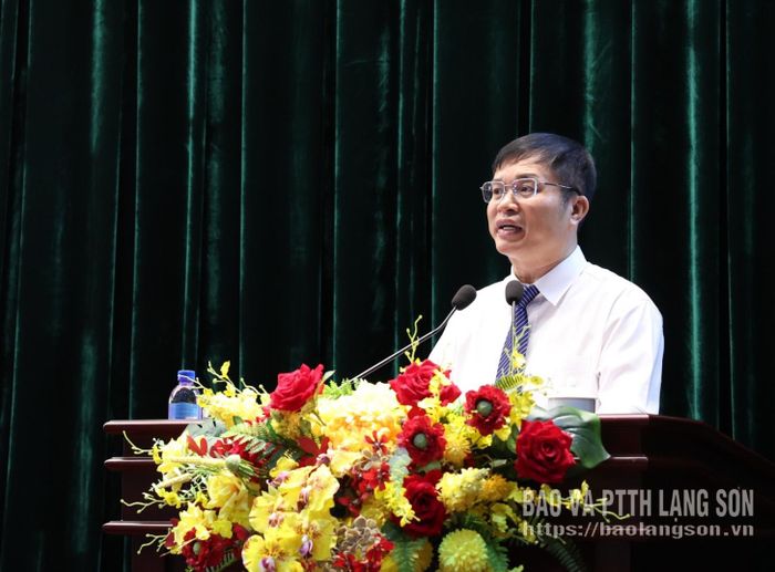 Lãnh đạo Sở Xây dựng phát biểu thảo luận tại hội nghị