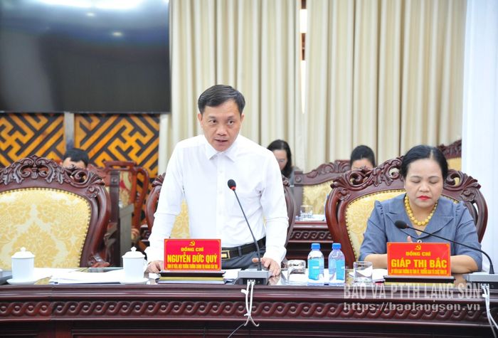 Lãnh đạo Trường Chính trị Hoàng Văn Thụ phát biểu làm rõ một số nội dung tại hội nghị