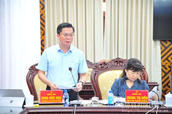 Đồng chí Đinh Hữu Học, Ủy viên Ban Thường vụ Tỉnh ủy, Phó Chủ tịch Thường trực UBND tỉnh phát biểu tại hội nghị