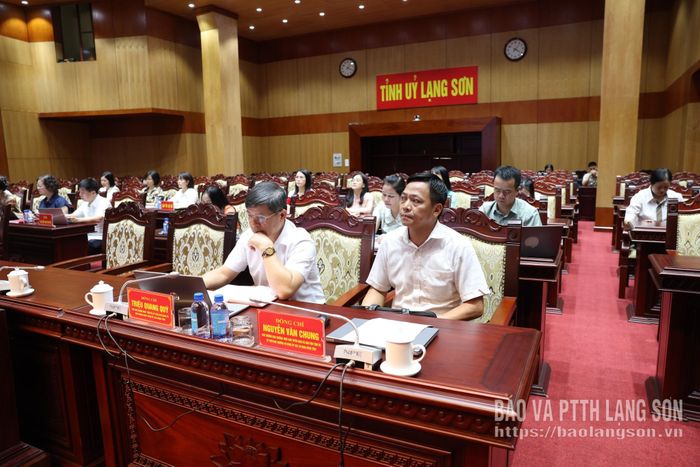 Các đại biểu dự hội nghị