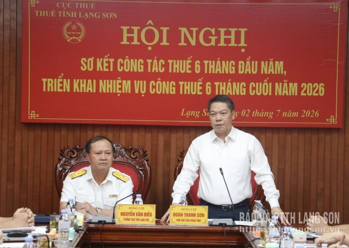 Đồng chí Đoàn Thanh Sơn, Phó Chủ tịch UBND tỉnh phát biểu tại hội nghị