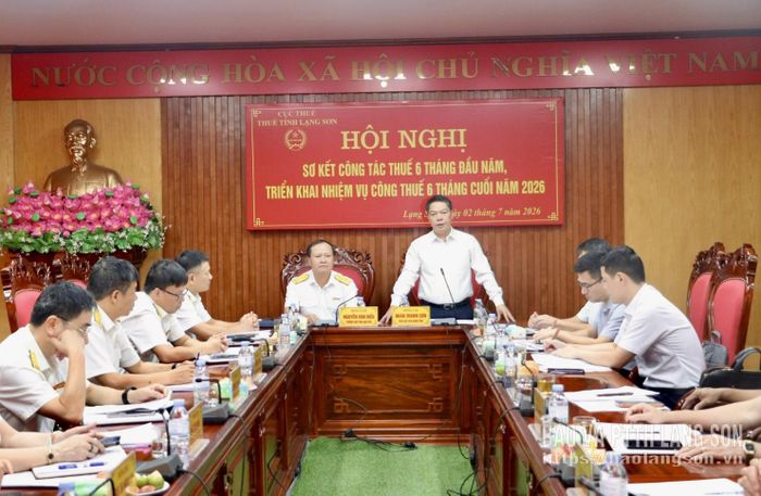 Đồng chí Đoàn Thanh Sơn, Phó Chủ tịch UBND tỉnh phát biểu tại hội nghị