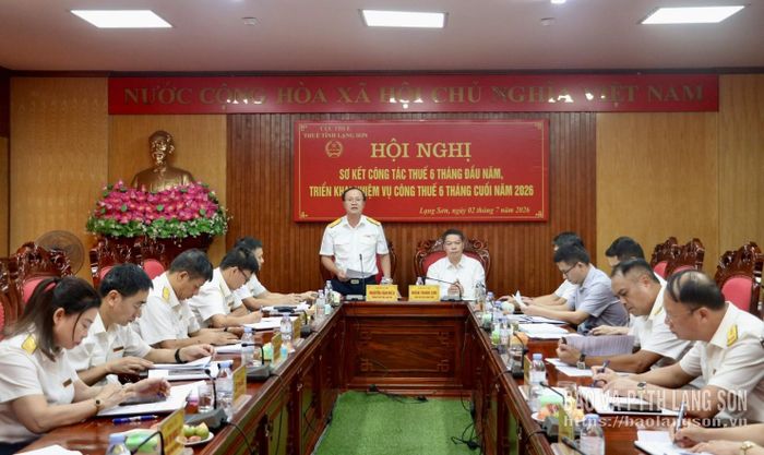Lãnh đạo Thuế tỉnh phát biểu khai mạc hội nghị