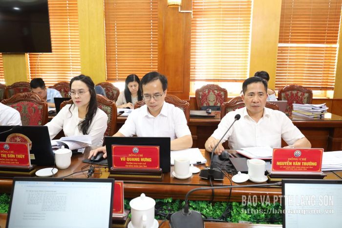 Các đại biểu dự phiên họp