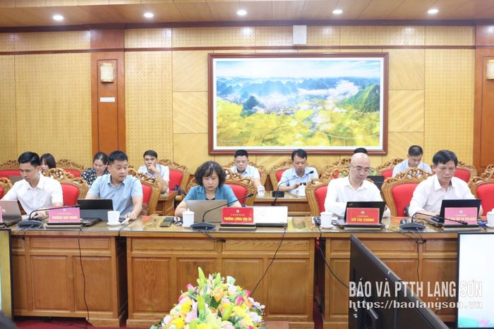 Đại diện lãnh đạo một số sở, ngành, lãnh đạo UBND các phường dự hội nghị tại điểm cầu tỉnh Lạng Sơn