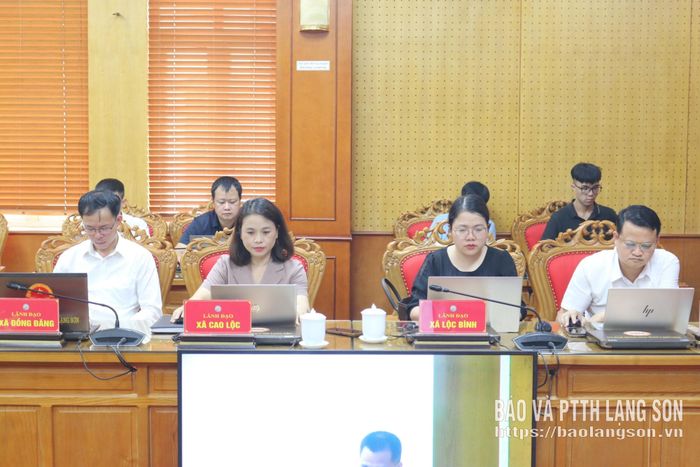 Lãnh đạo UBND các xã dự hội nghị tại điểm cầu tỉnh Lạng Sơn