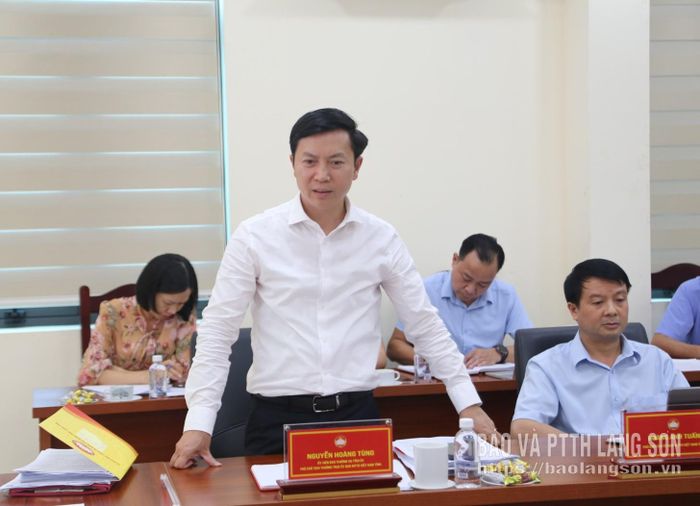 Đồng chí Phó Chủ tịch Thường trực Ủy ban MTTQ Việt Nam tỉnh phát biểu trao đổi tại cuộc họp