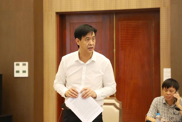Đồng chí Phan Trung Bá - Phó Chủ tịch UBND tỉnh phát biểu tại cuộc họp.