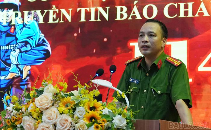 Đại diện Phòng Cảnh sát PCCC và CNCH, Công an tỉnh phổ biến các quy định của pháp luật về trang bị, kết nối thiết bị truyền tin báo cháy với hệ thống cơ sở dữ liệu PCCC và CNCH.