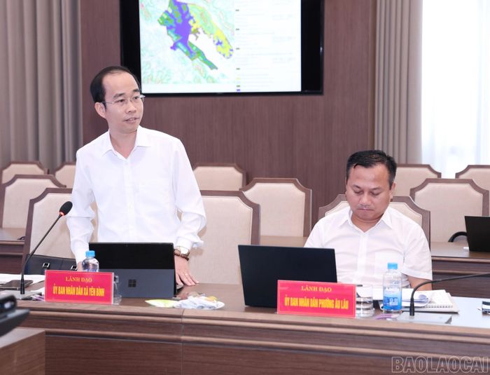 Lãnh đạo các sở và xã Yên Bình phát biểu tại buổi làm việc.