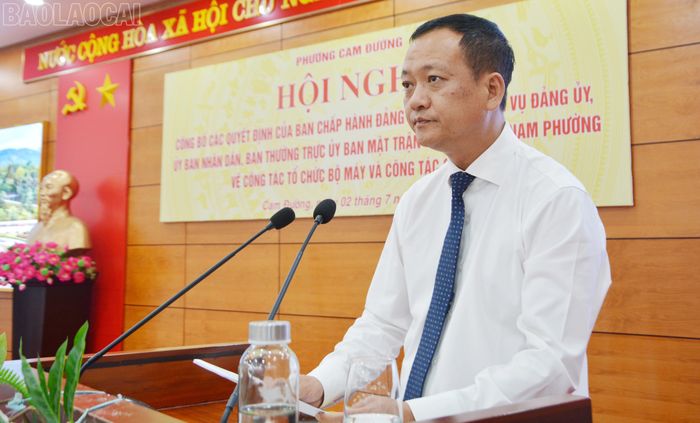 Đồng chí Vũ Hùng Dũng - Bí thư Đảng ủy, Chủ tịch HĐND phường Cam Đường phát biểu.