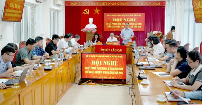 Đồng chí Nguyễn Hữu Long - Ủy viên Ban Chấp hành Đảng bộ tỉnh, Phó Bí thư Đảng ủy, thủ trưởng cơ quan chuyên trách Đảng ủy UBND tỉnh phát biểu tại hội nghị.