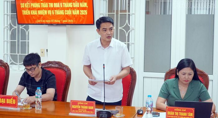 Các đại biểu phát biểu thảo luận tại hội nghị.