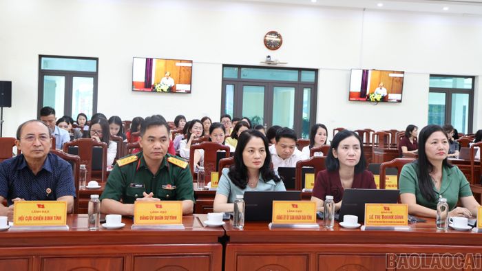 Lãnh đạo Ban Tuyên giáo và Dân vận Tỉnh ủy và các sở, ngành của tỉnh tham dự hội nghị.