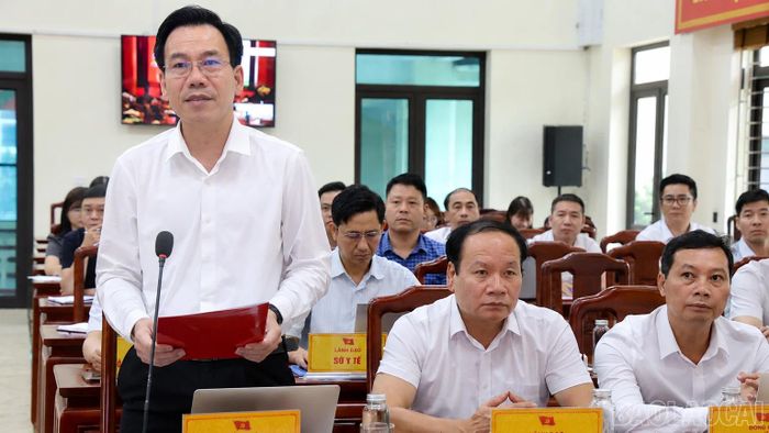 Đồng chí Dương Đức Huy -Trưởng Ban Tuyên giáo và Dân vận Tỉnh ủy phát biểu tham luận tại hội nghị.