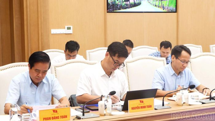 Các đại biểu tham dự phiên họp.