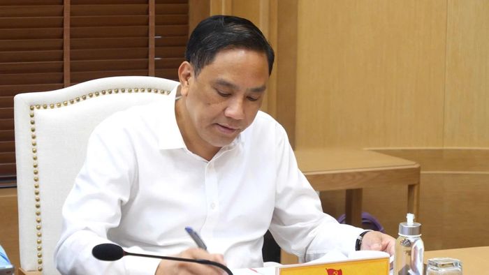 Đồng chí Hoàng Giang - Phó Bí thư Thường trực Tỉnh ủy, Chủ tịch HĐND tỉnh tham dự phiên họp.