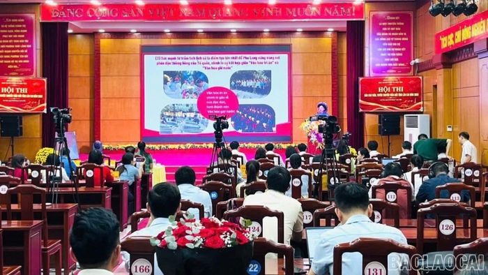 Các thí sinh sử dụng slide trình chiếu sinh động.