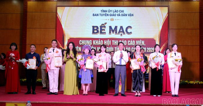 07 giải Chuyên đề được trao cho các thí sinh.