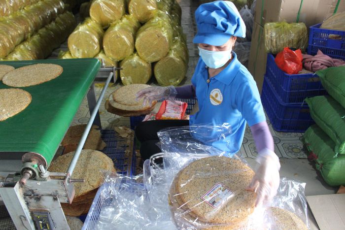 Đóng gói bánh tráng máy