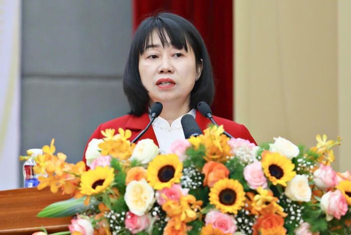 Đại biểu Kiều Châu Loan đề nghị UBND tỉnh làm rõ thêm về vốn đầu tư cho sự nghiệp văn hóa