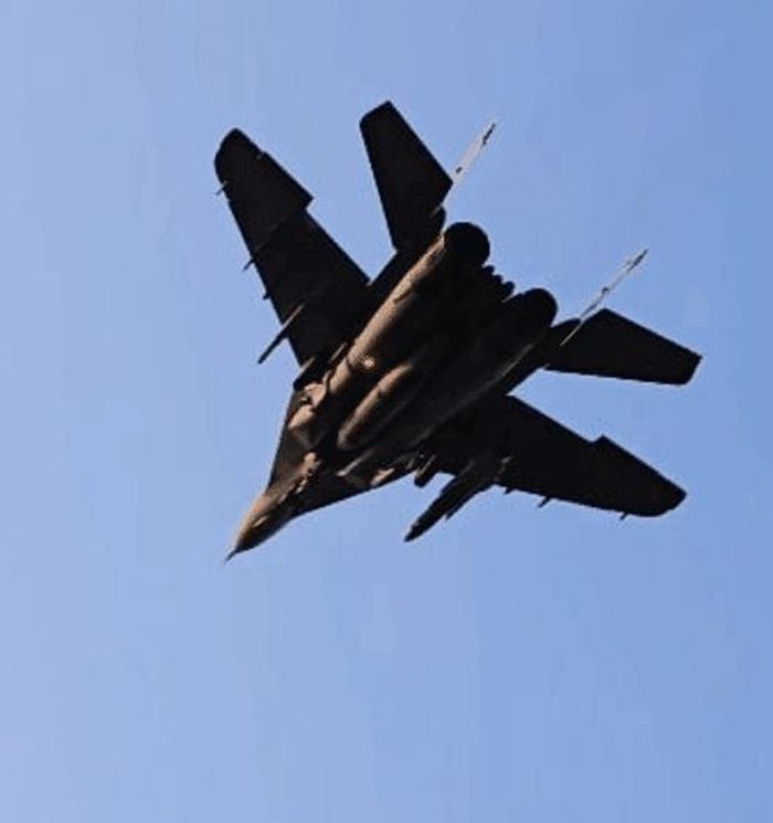 Tiêm kích MiG-29SM+ mang tên lửa chống bức xạ Kh-31P. Ảnh: Tango Six
