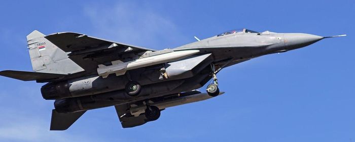 MiG-29SM+ với hai tên lửa CM-400AKG dưới cánh. Ảnh: Samyon/X