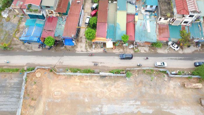 Việc chưa di dời hạ tầng kỹ thuật ảnh hưởng tới tiến độ gói thầu số 29 và 30 của dự án.