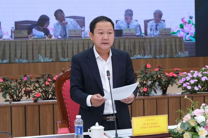 Phó Giám đốc Sở Tư pháp Trần Thanh Tài đã báo cáo công tác 6 tháng đầu năm tại Lâm Đồng