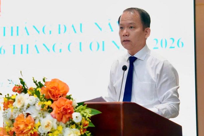 Ủy viên Trung ương Đảng, Bộ trưởng Bộ Tư pháp Hoàng Thanh Tùng phát biểu tại hội nghị (Ảnh: Báo Pháp Luật Việt Nam)