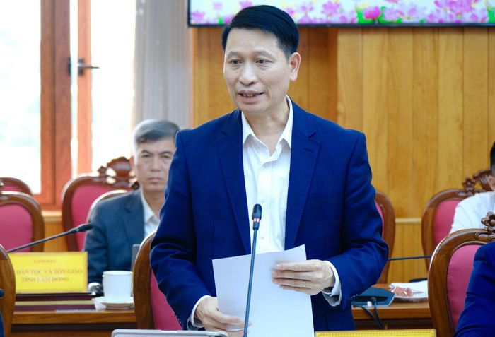Ủy viên Ban Thường vụ Tỉnh ủy, Trưởng Ban Tuyên giáo và Dân vận Tỉnh ủy Bùi Huy Thành đề xuất giải pháp giải ngân vốn các chương trình MTQG