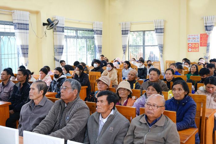 Đông đảo người dân xã Lạc Dương tham dự chương trình