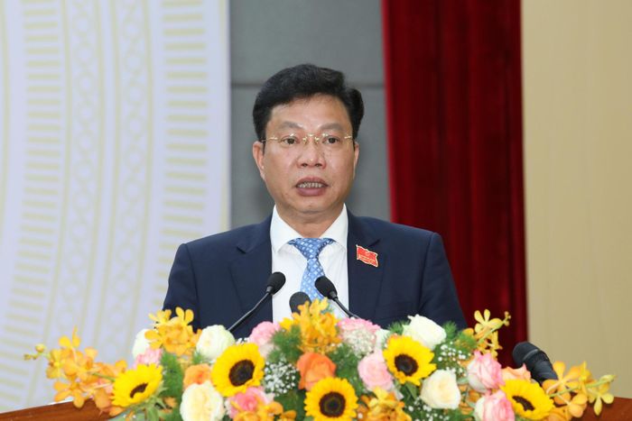Đồng chí Lưu Văn Trung, Phó Bí thư Tỉnh ủy, Chủ tịch HĐND tỉnh Lâm Đồng phát biểu tại phiên chất vấn