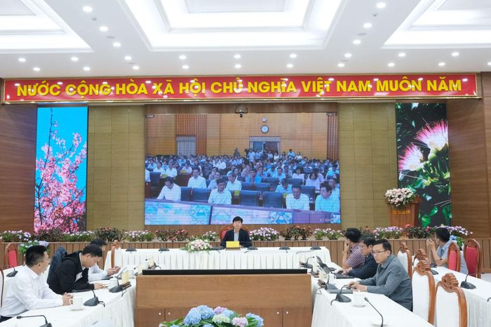 Quang cảnh tại đầu cầu tỉnh Lâm Đồng