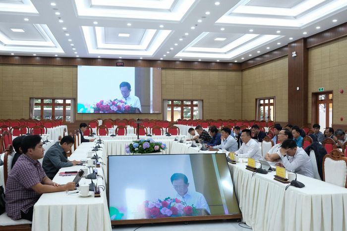 Các đại biểu lắng nghe Phó Thủ tướng Chính phủ Hồ Quốc Dũng phát biểu kết luận hội nghị