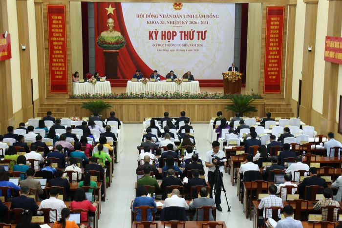Quang cảnh kỳ họp