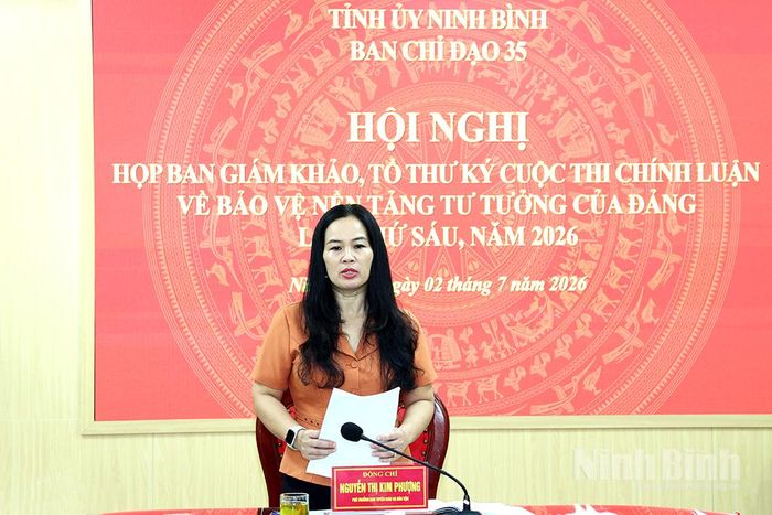 Đồng chí Nguyễn Thị Kim Phượng, Phó trưởng Ban Tuyên giáo và Dân vận Tỉnh ủy phát biểu chỉ đạo tại hội nghị.