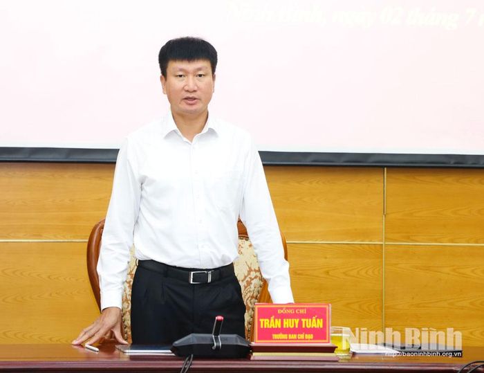 Đồng chí Trần Huy Tuấn, Ủy viên Trung ương Đảng, Bí thư Tỉnh ủy, Trưởng Ban Chỉ đạo phát biểu kết luận hội nghị.