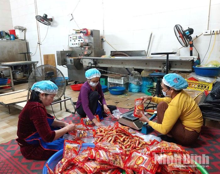 Mỗi ngày các hộ ở Thượng Nông có thể sản xuất từ 4-5 tạ kẹo lạc, tạo việc làm cho nhiều lao động quanh vùng với mức thu nhập khoảng 6-7 triệu đồng/người/tháng.