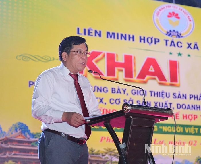 Lãnh đạo Liên minh HTX tỉnh phát biểu khai mạc.