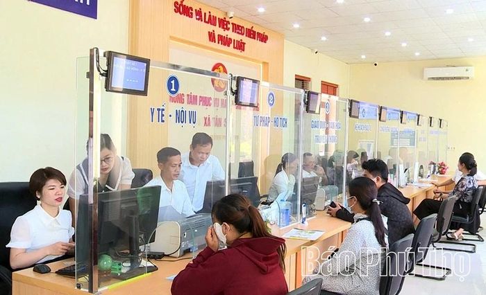 Trung tâm Phục vụ hành chính công xã Tân Sơn nỗ lực phục vụ nhu cầu của Nhân dân và doanh nghiệp.