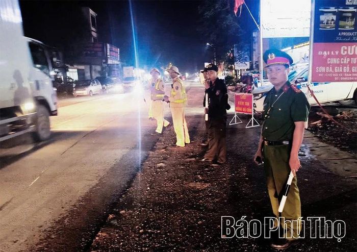 Công an xã Hợp Kim phối hợp đội CSGT tuần tra kiểm soát đảm bảo an toàn giao thông trên địa bàn.