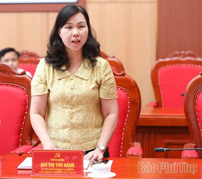 Đồng chí Chủ nhiệm Ủy ban Kiểm tra Tỉnh ủy Bùi Thị Thu Hằng phát biểu tại hội nghị.