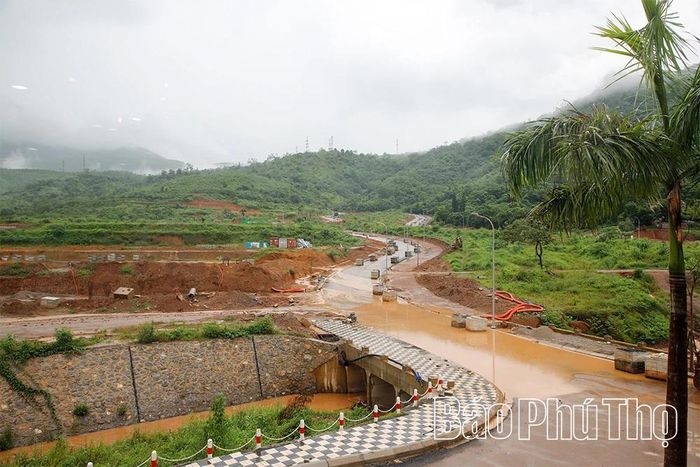 Dự án Khu nghỉ ngơi, vui chơi giải trí Thung lũng Nữ Hoàng (dự án nhà ở) còn vướng mắc trong công tác giải phóng mặt bằng của các hộ dân nằm tiếp giáp quốc lộ 6.