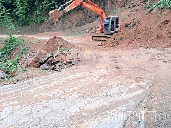 Khu vực sạt lở đã được khắc phục ngay trong sáng nay và tuyến đường tỉnh lộ 433 được thông xe trở lại.