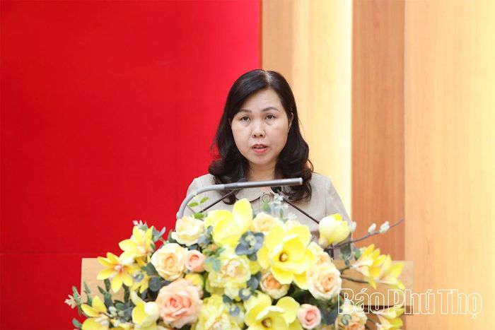 Đồng chí Chủ nhiệm Ủy ban Kiểm tra Tỉnh ủy Bùi Thị Thu Hằng báo cáo kết quả công tác kiểm tra, giám sát, thi hành kỷ luật trong Đảng 6 tháng đầu năm, phương hướng nhiệm vụ 6 tháng cuối năm 2026.