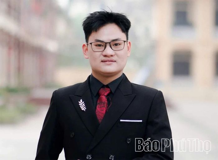 Em Bùi Tuấn Tài, lớp 12A, Trường THPT Yên Lạc - thủ khoa toàn tỉnh khối A00, á khoa toàn quốc khối A00, điểm thi tốt nghiệp THPT cao nhất tỉnh.