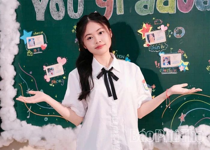 Em Trần Thu Hiền, lớp 12 chuyên Địa lý, Trường THPT Chuyên Hùng Vương - thủ khoa toàn tỉnh khối C00, á khoa toàn quốc khối C00.