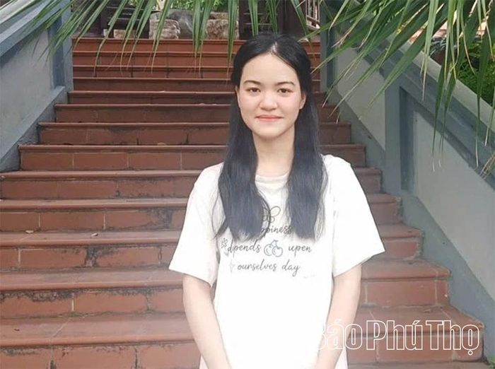 Em Trần Chi Lan, lớp 12E, Trường THPT Công nghiệp Việt Trì - thủ khoa toàn tỉnh khối C00, á khoa toàn quốc khối C00.